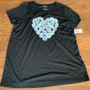 Torrid daisy T-shirt